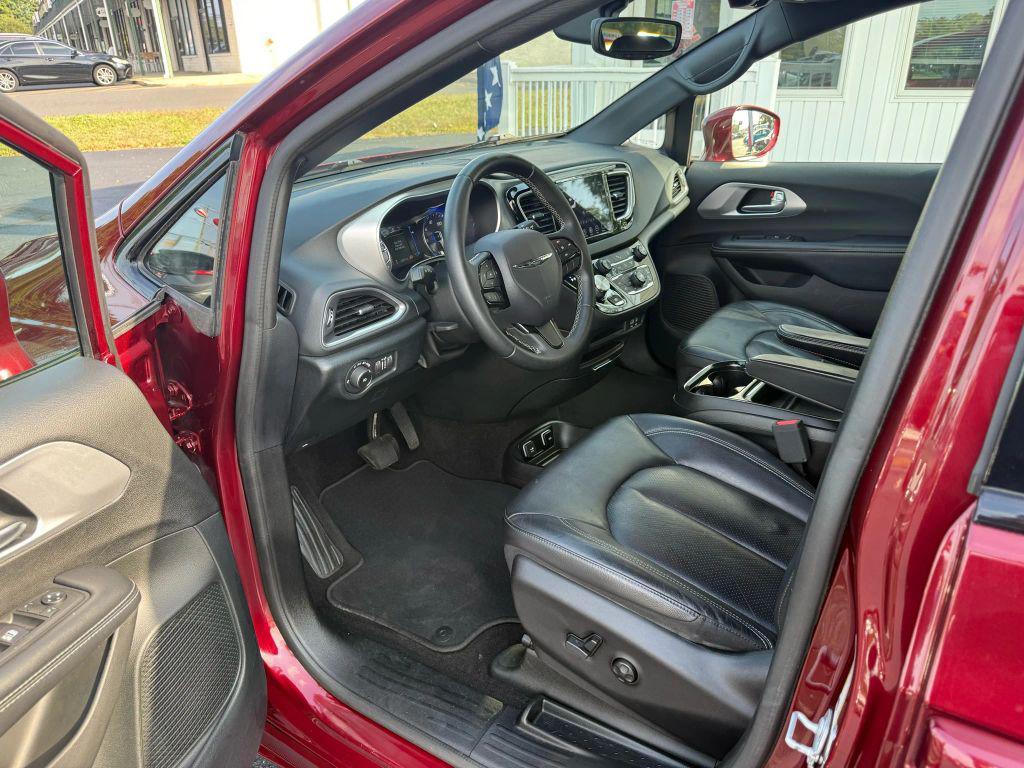 used 2018 Chrysler Pacifica car, priced at $17,995