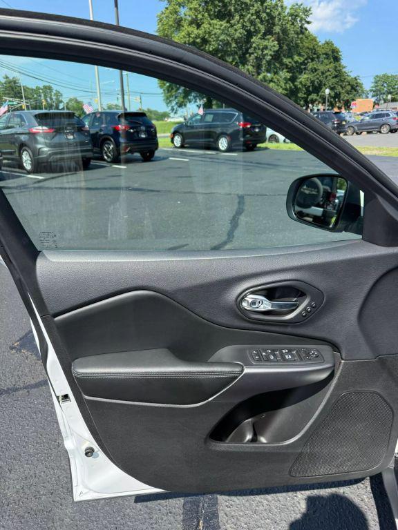 used 2019 Jeep Cherokee car, priced at $17,495