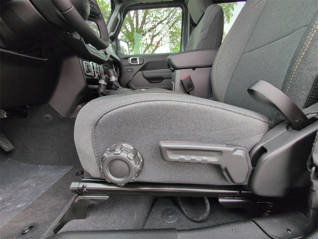 new 2025 Jeep Wrangler car, priced at $45,980