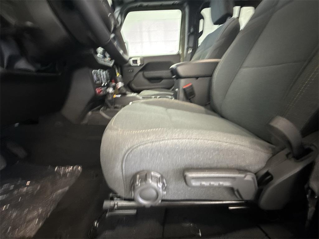 new 2025 Jeep Wrangler car, priced at $48,570