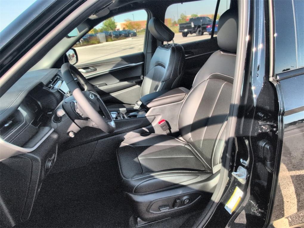 new 2025 Jeep Grand Cherokee car, priced at $49,149