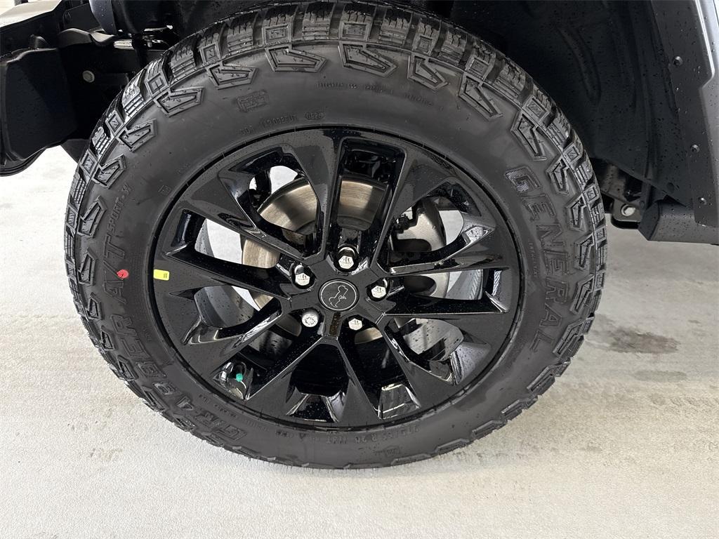 new 2025 Jeep Gladiator car, priced at $41,620
