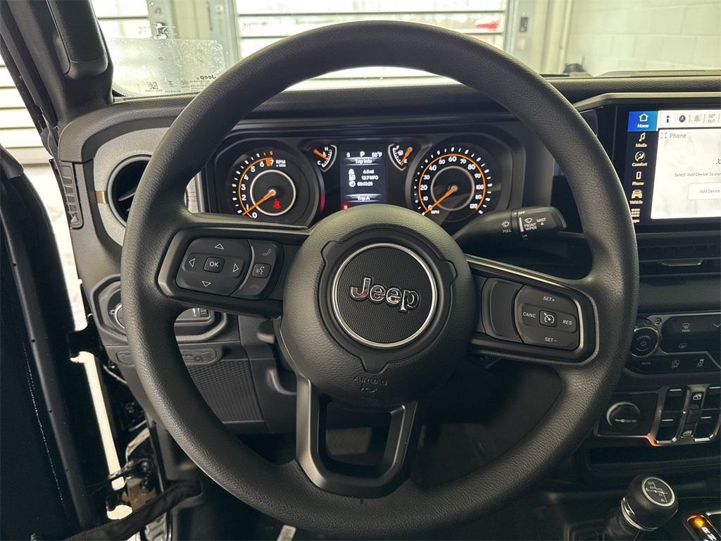 new 2025 Jeep Gladiator car, priced at $41,900
