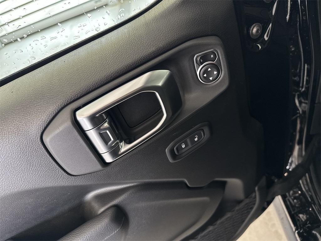 new 2025 Jeep Gladiator car, priced at $41,900