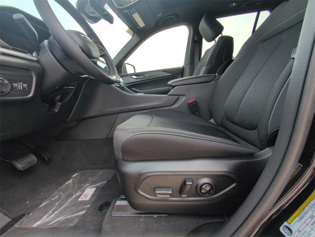 new 2025 Jeep Grand Cherokee car, priced at $34,996