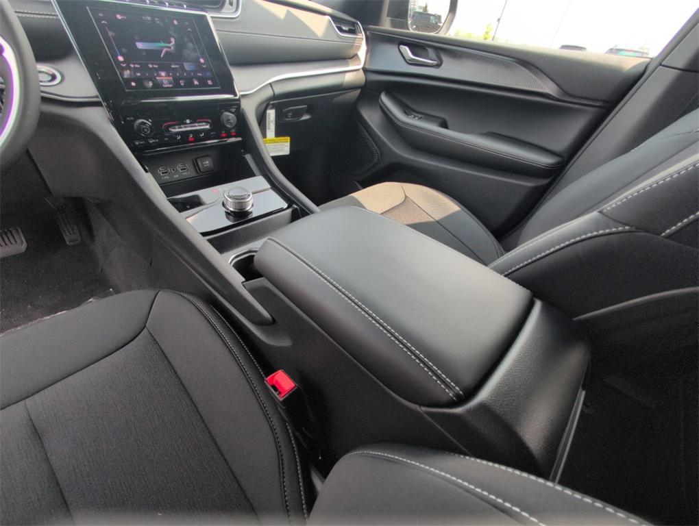 new 2025 Jeep Grand Cherokee car, priced at $34,996