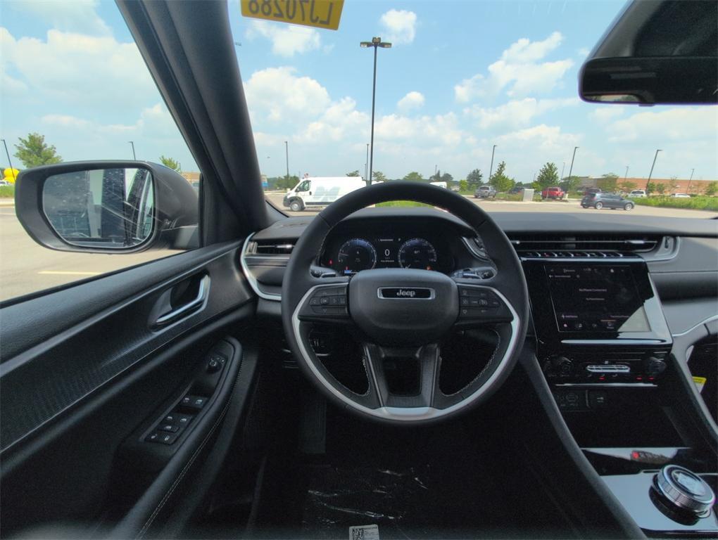 new 2025 Jeep Grand Cherokee car, priced at $34,996