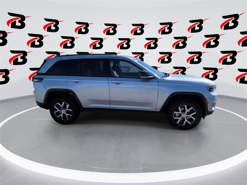 new 2025 Jeep Grand Cherokee car, priced at $43,733
