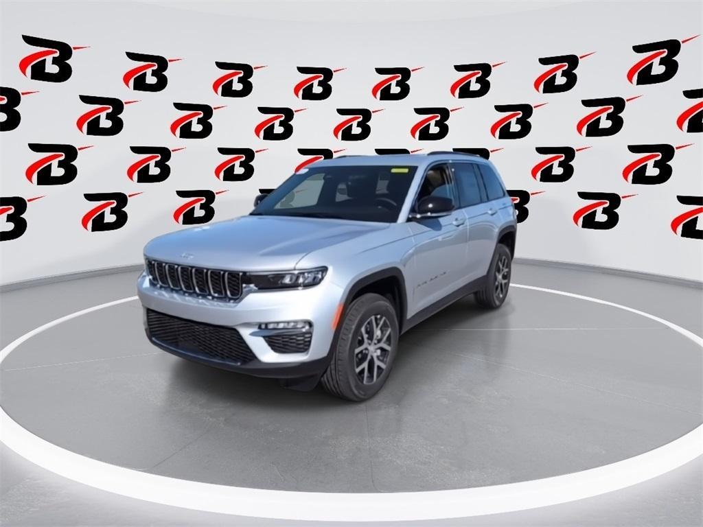 new 2025 Jeep Grand Cherokee car, priced at $43,733