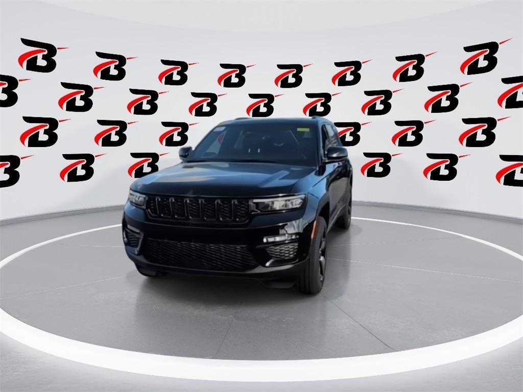 new 2025 Jeep Grand Cherokee car, priced at $46,104