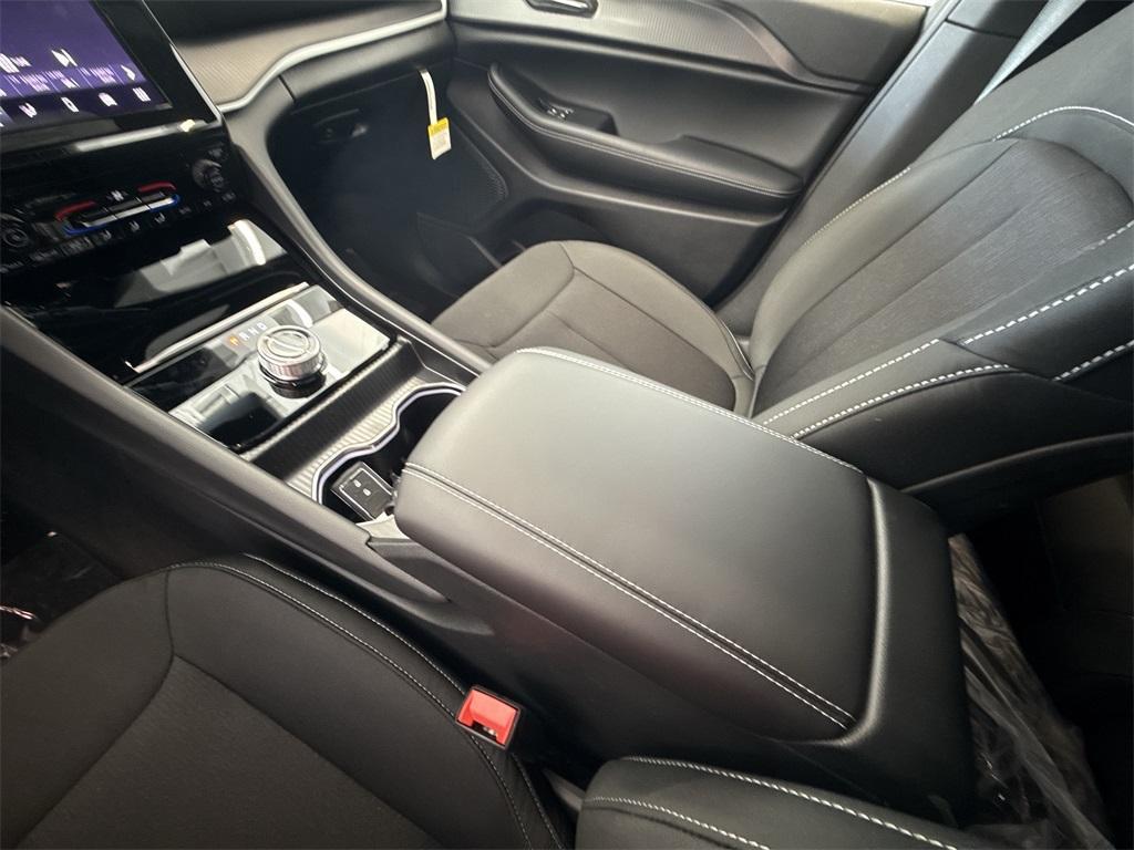 new 2025 Jeep Grand Cherokee L car, priced at $38,898