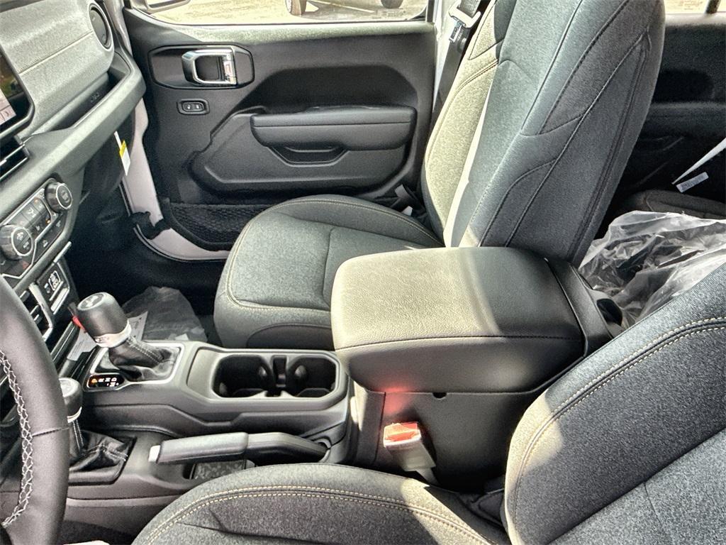 new 2025 Jeep Wrangler car, priced at $43,358