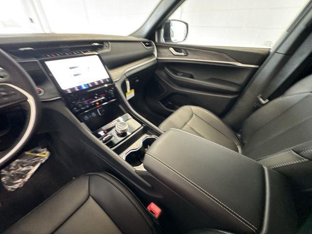 new 2025 Jeep Grand Cherokee car, priced at $45,535