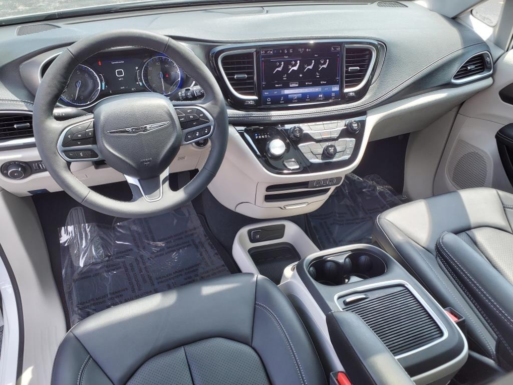 new 2024 Chrysler Pacifica car, priced at $42,511