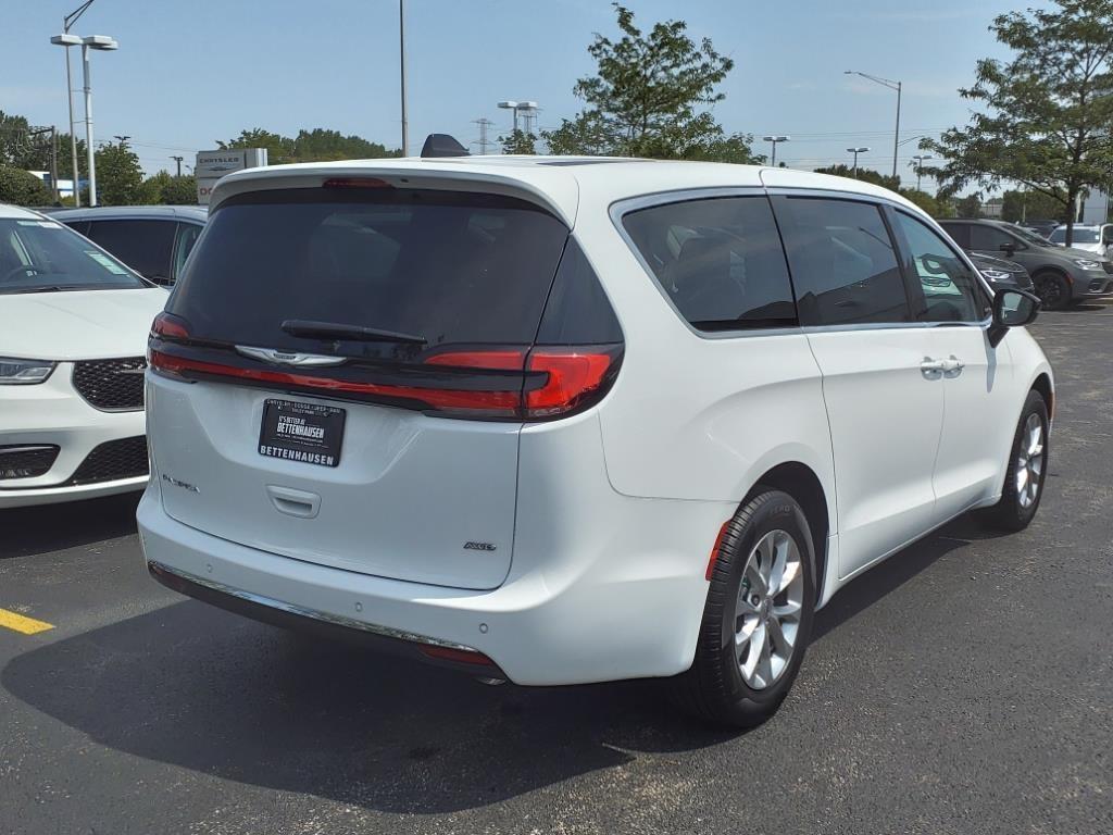 new 2024 Chrysler Pacifica car, priced at $42,511