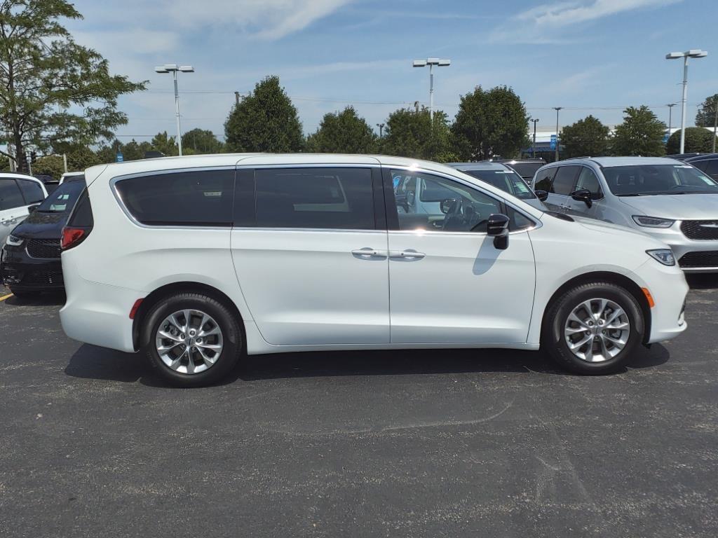 new 2024 Chrysler Pacifica car, priced at $42,511