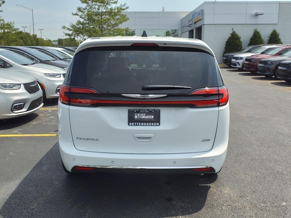 new 2024 Chrysler Pacifica car, priced at $42,511