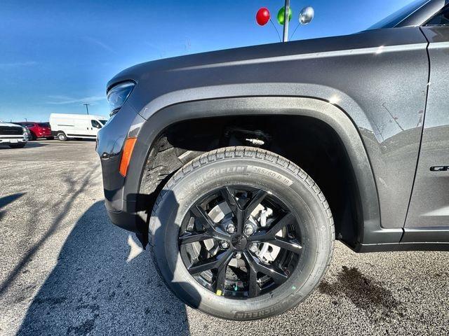 new 2025 Jeep Grand Cherokee car, priced at $43,565