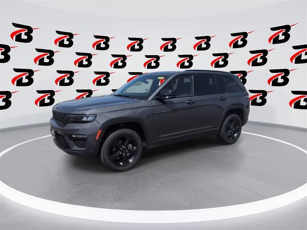 new 2025 Jeep Grand Cherokee car, priced at $43,246