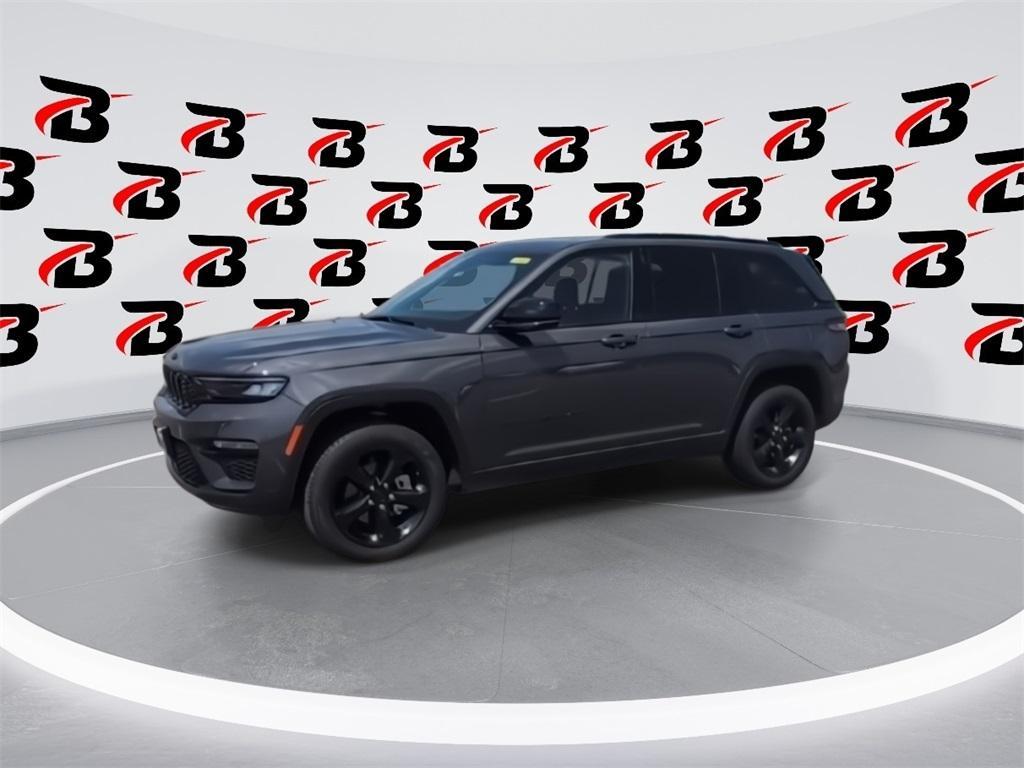 new 2025 Jeep Grand Cherokee car, priced at $43,246