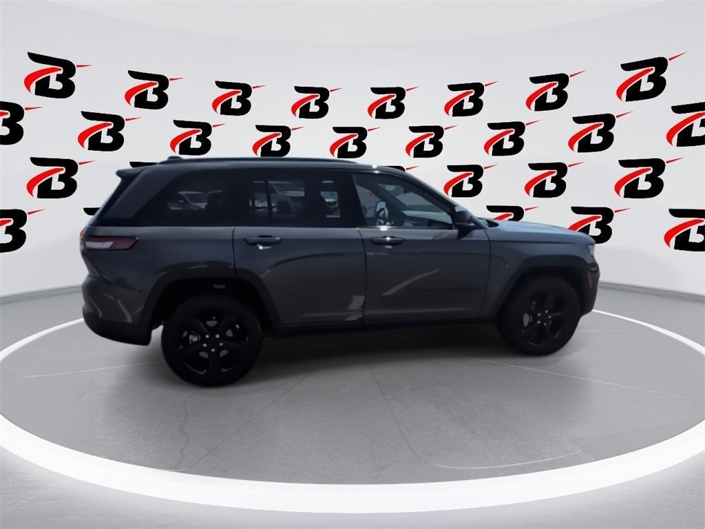 new 2025 Jeep Grand Cherokee car, priced at $43,246