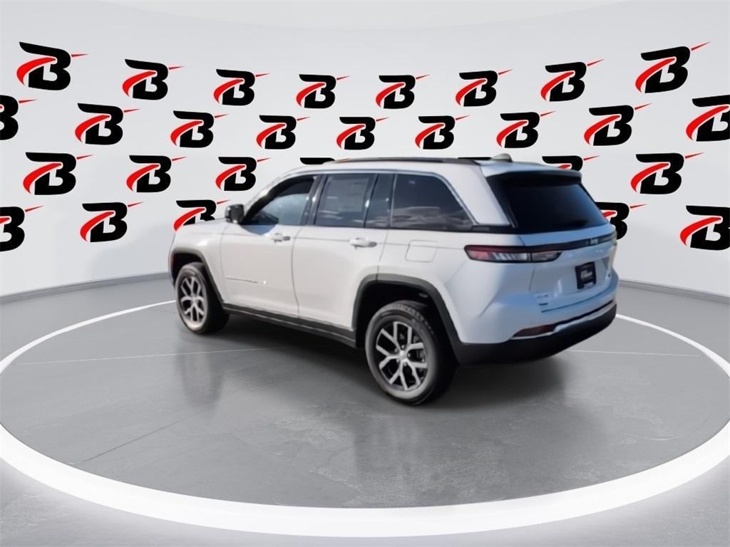 new 2025 Jeep Grand Cherokee car, priced at $43,715