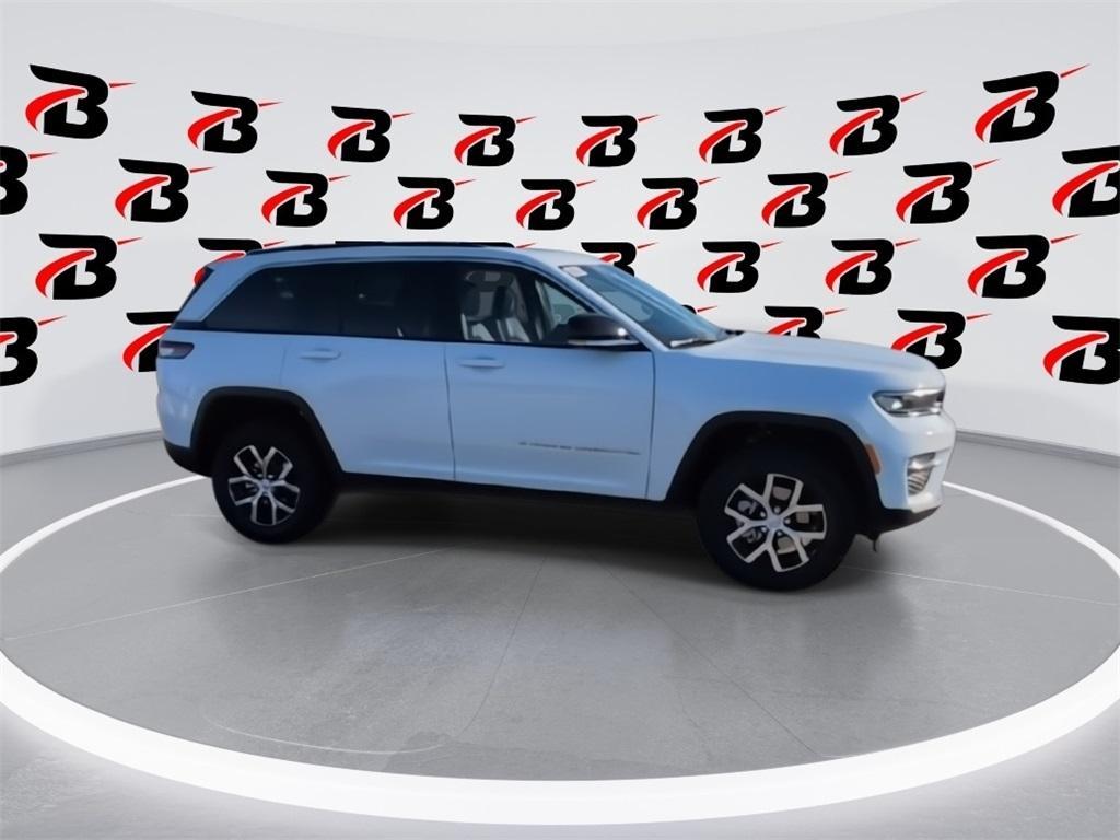 new 2025 Jeep Grand Cherokee car, priced at $43,715