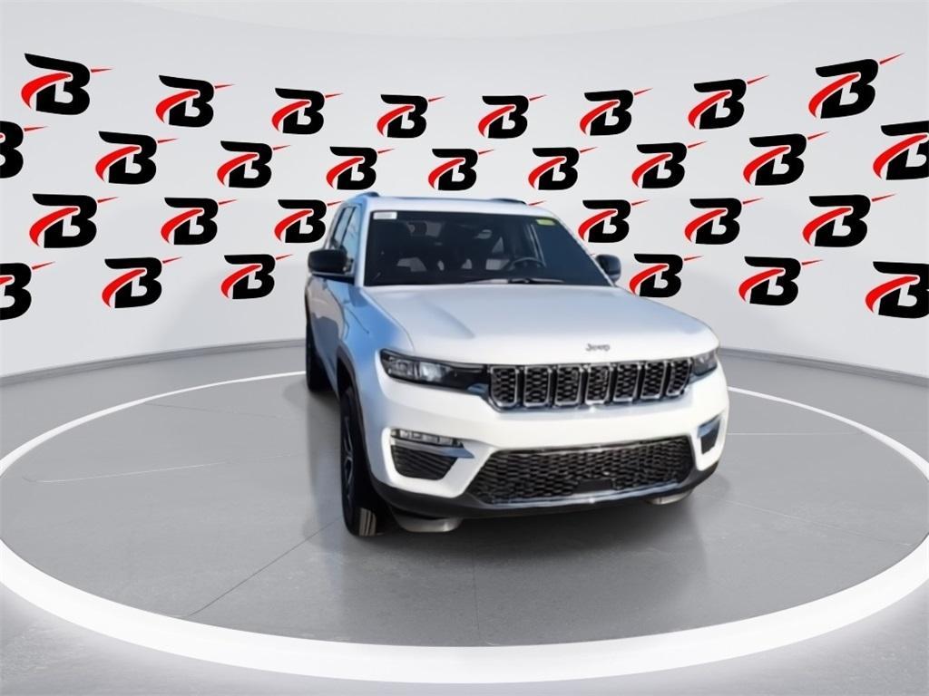 new 2025 Jeep Grand Cherokee car, priced at $43,715
