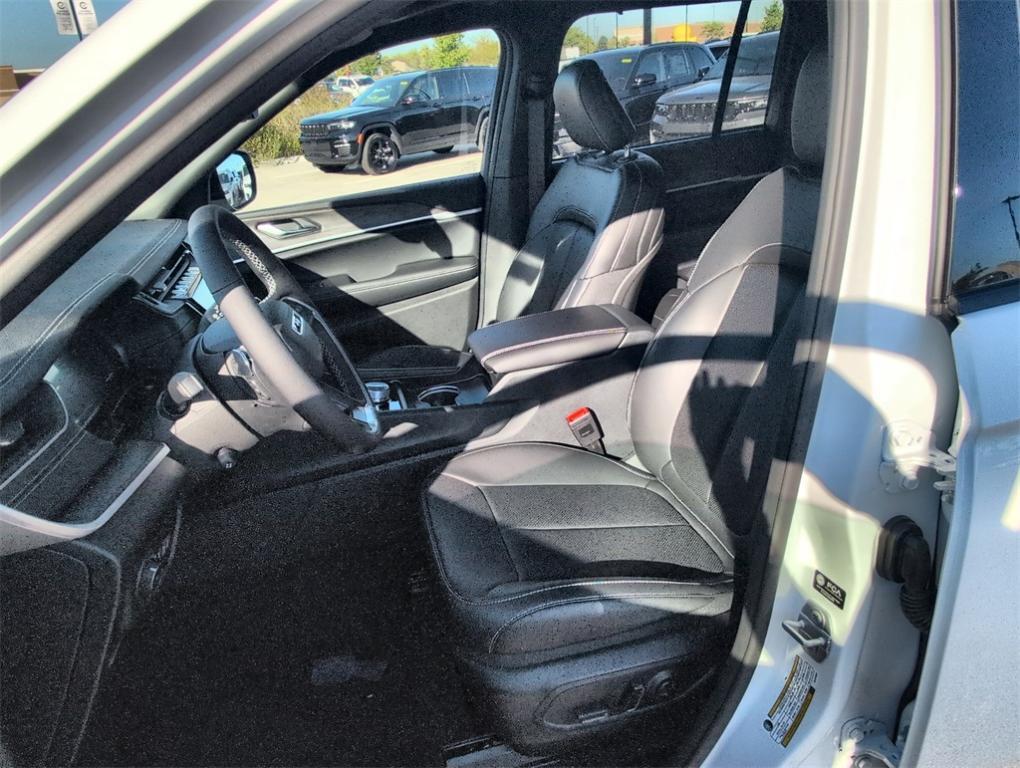 new 2025 Jeep Grand Cherokee car, priced at $43,715