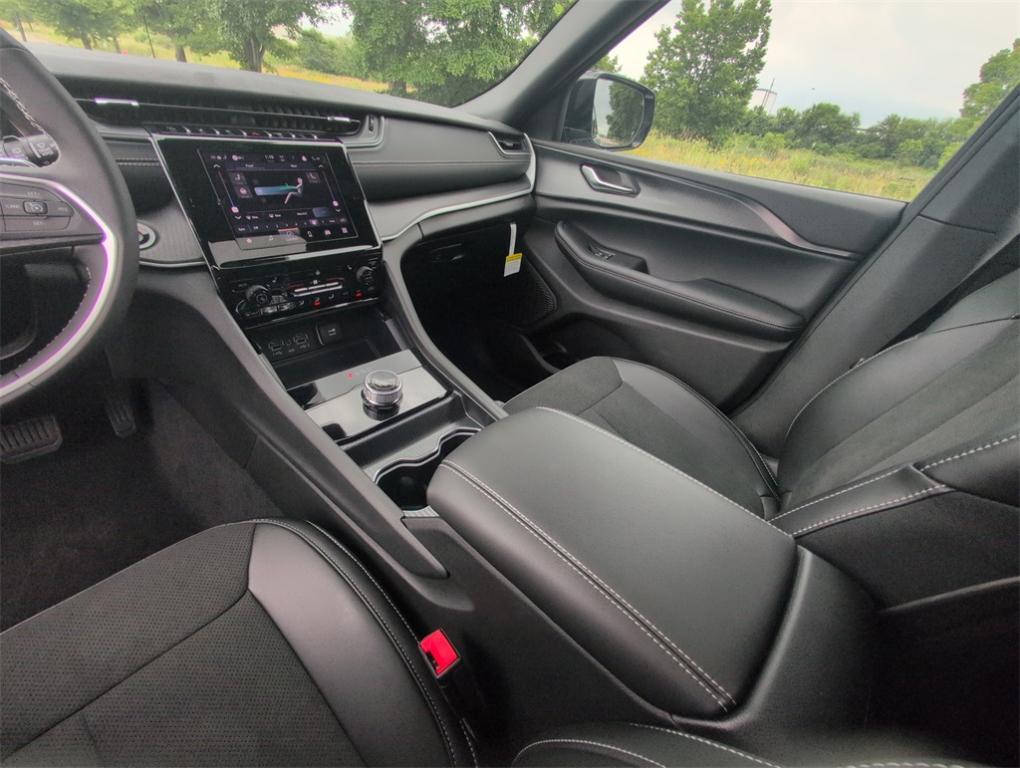 new 2025 Jeep Grand Cherokee L car, priced at $42,820