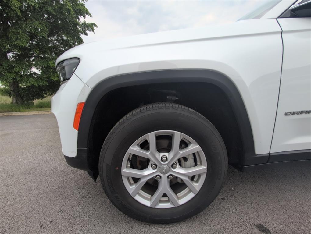 used 2022 Jeep Grand Cherokee car, priced at $33,900