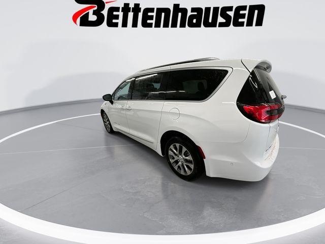 new 2025 Chrysler Pacifica Hybrid car, priced at $45,463