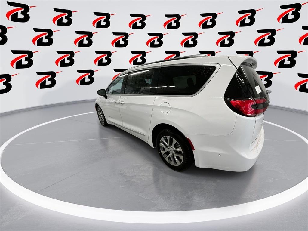 new 2025 Chrysler Pacifica Hybrid car, priced at $48,041