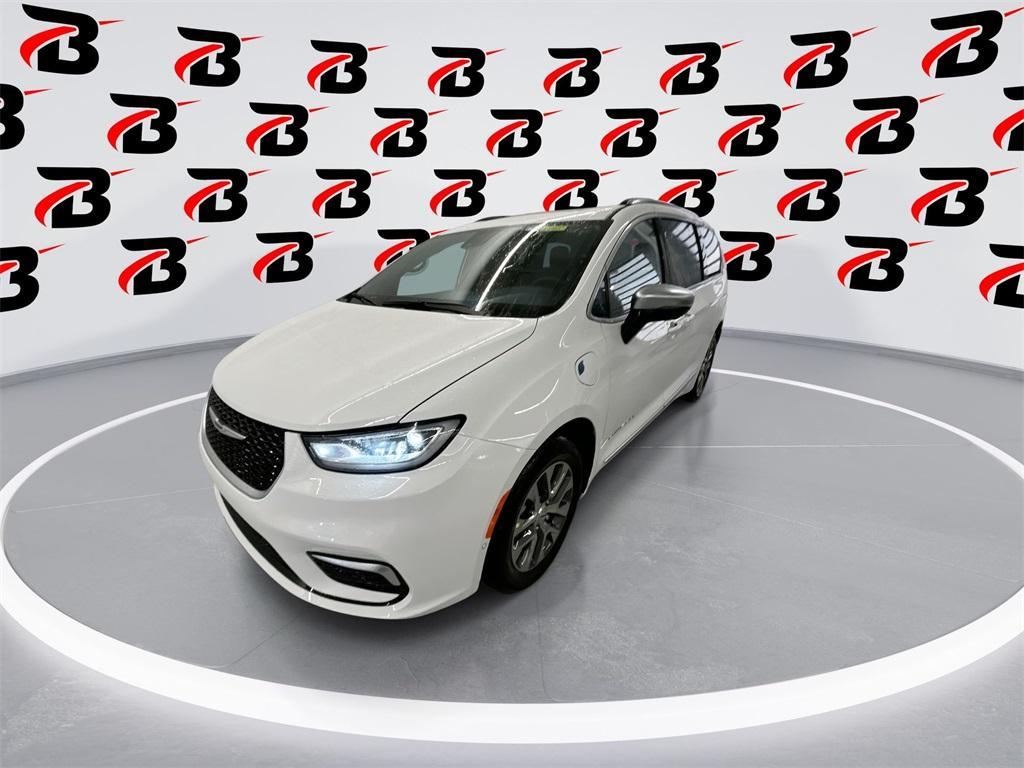 new 2025 Chrysler Pacifica Hybrid car, priced at $48,041