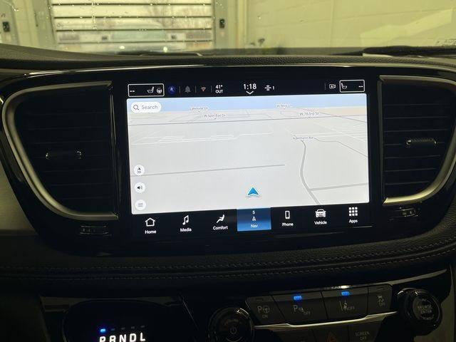 new 2025 Chrysler Pacifica Hybrid car, priced at $45,463