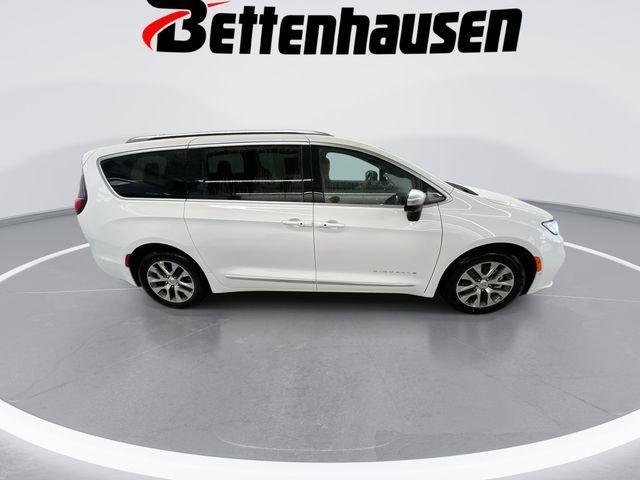 new 2025 Chrysler Pacifica Hybrid car, priced at $45,463