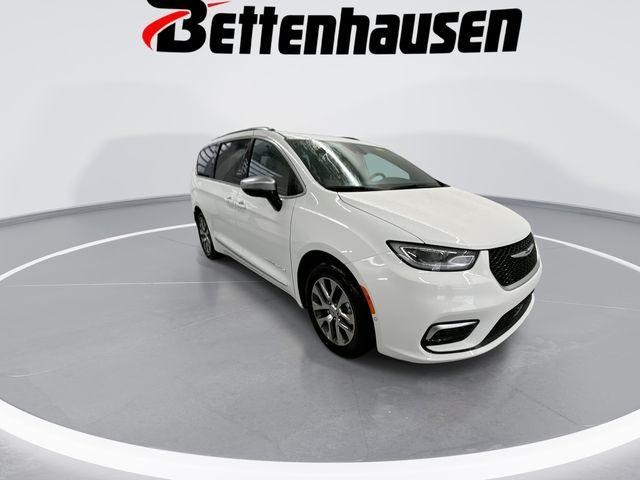 new 2025 Chrysler Pacifica Hybrid car, priced at $45,463