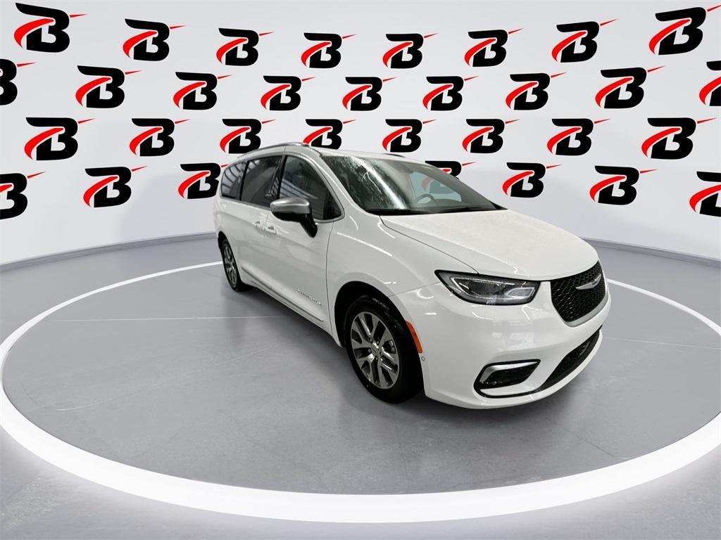 new 2025 Chrysler Pacifica Hybrid car, priced at $48,041
