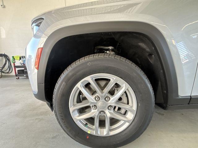 new 2025 Jeep Grand Cherokee L car, priced at $39,645