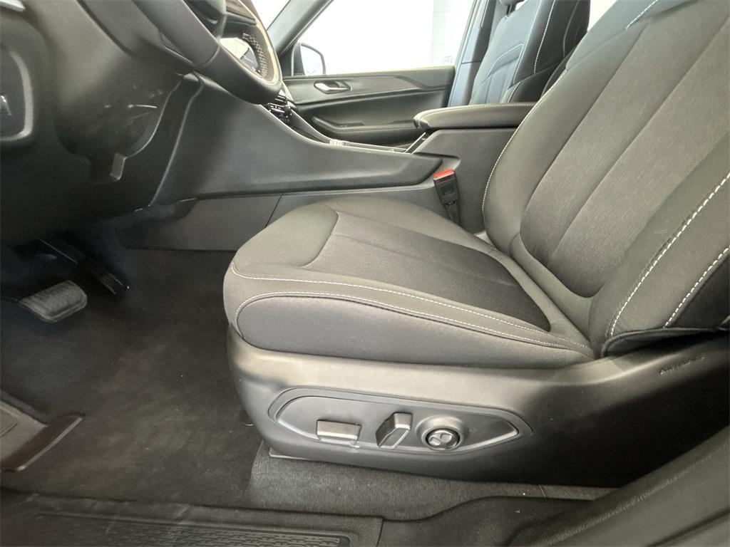 new 2025 Jeep Grand Cherokee L car, priced at $37,945