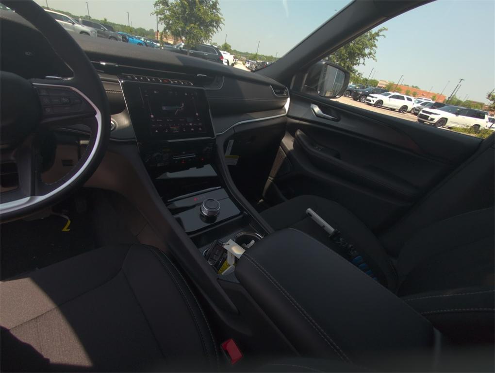 new 2025 Jeep Grand Cherokee car, priced at $35,228