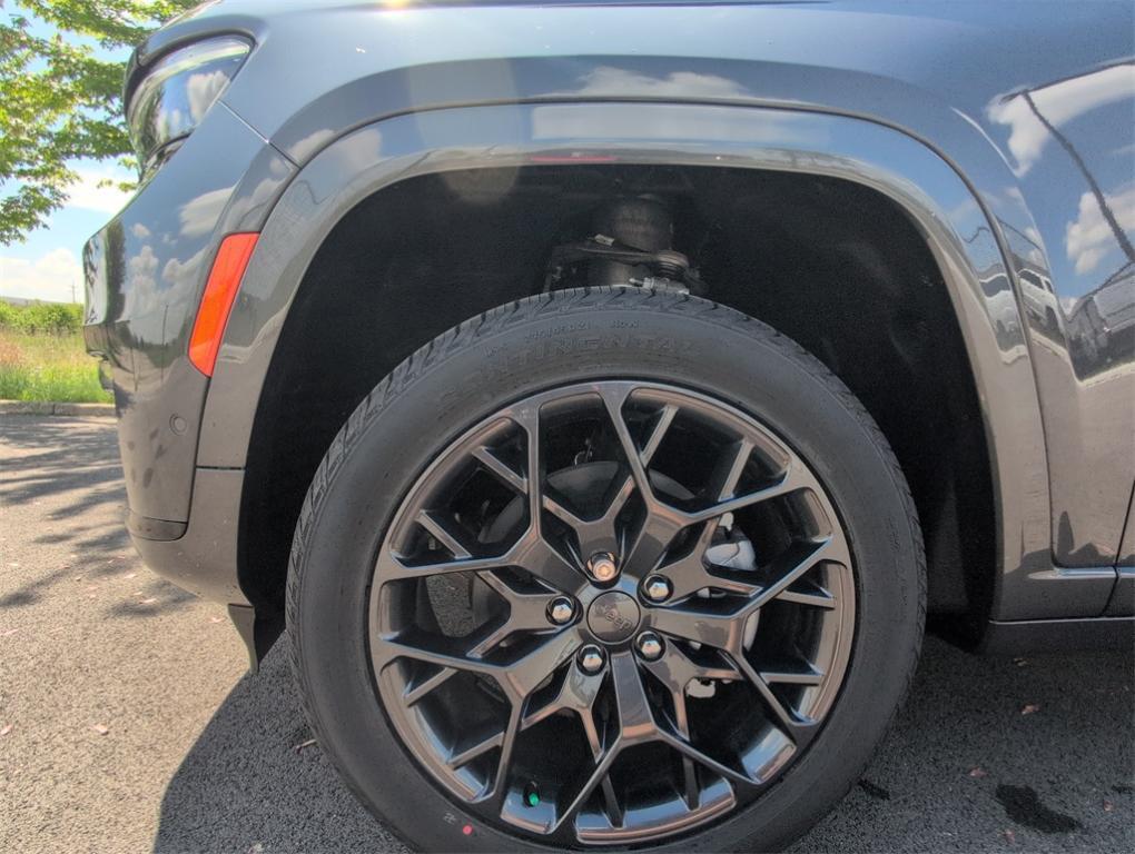 new 2025 Jeep Grand Cherokee L car, priced at $61,911