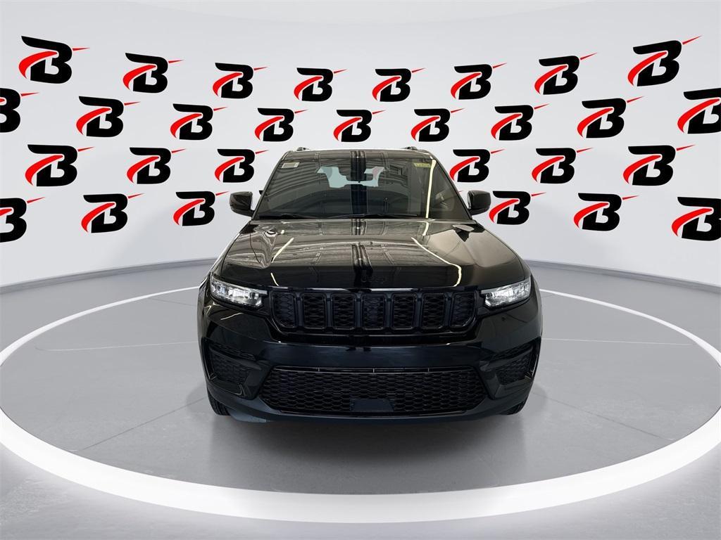 new 2025 Jeep Grand Cherokee car, priced at $40,230