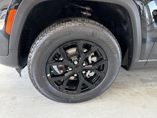 new 2025 Jeep Grand Cherokee car, priced at $39,730