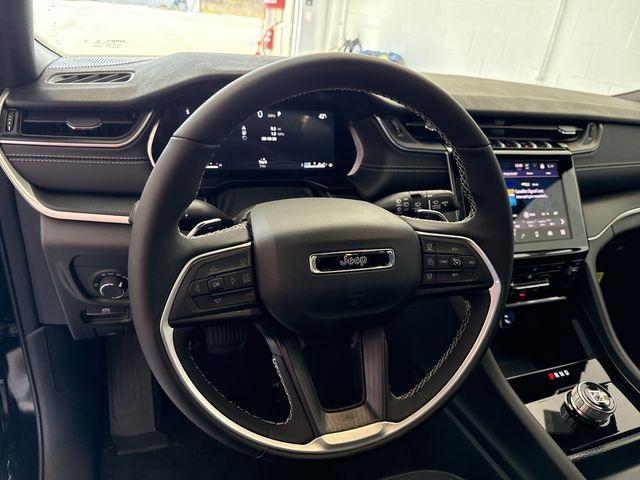 new 2025 Jeep Grand Cherokee car, priced at $39,730