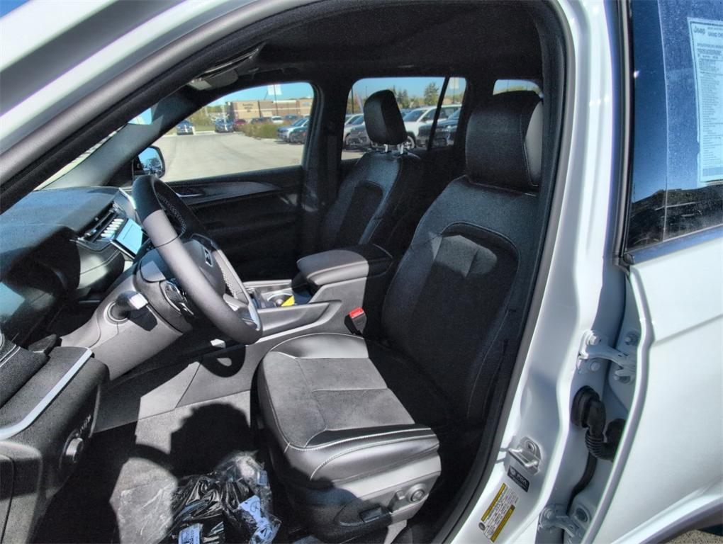 new 2025 Jeep Grand Cherokee car, priced at $44,072