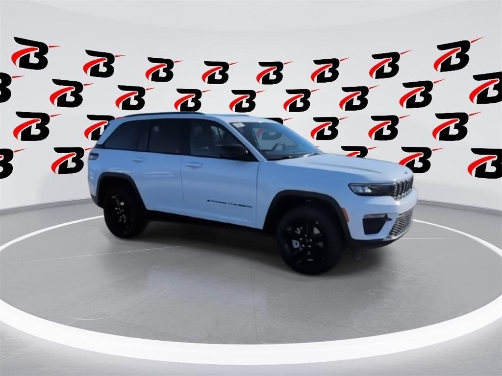 new 2025 Jeep Grand Cherokee car, priced at $44,072