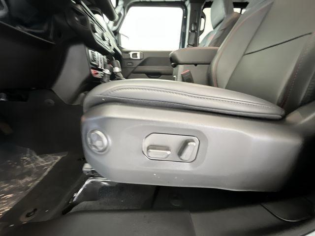 new 2025 Jeep Gladiator car, priced at $57,526