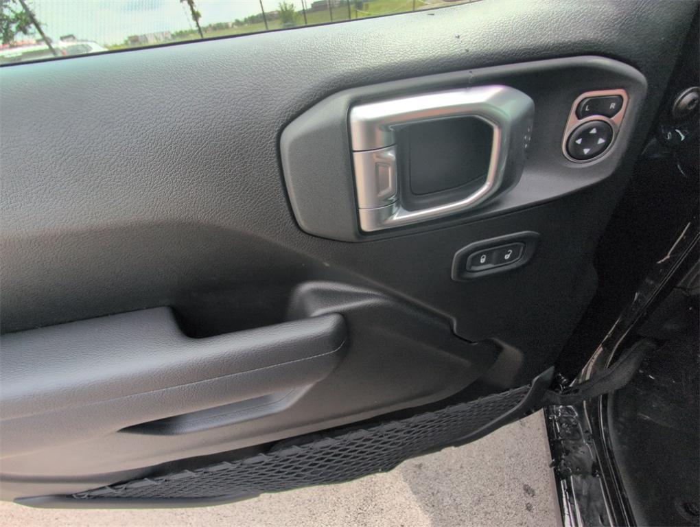 new 2025 Jeep Wrangler car, priced at $44,258