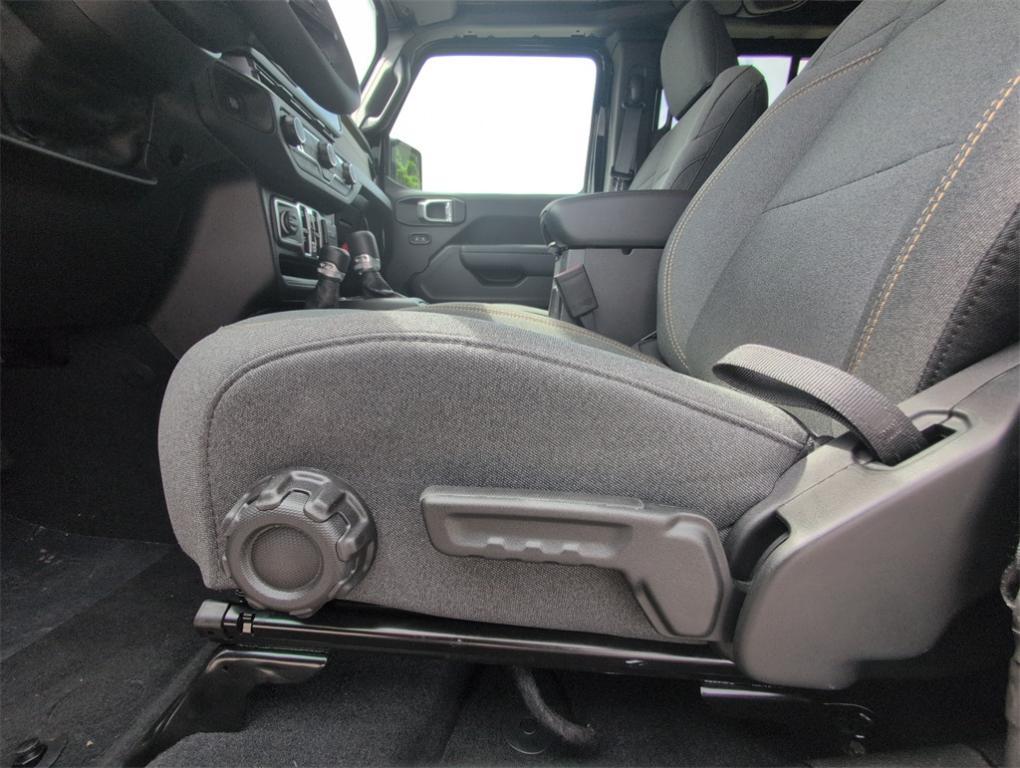 new 2025 Jeep Wrangler car, priced at $44,258
